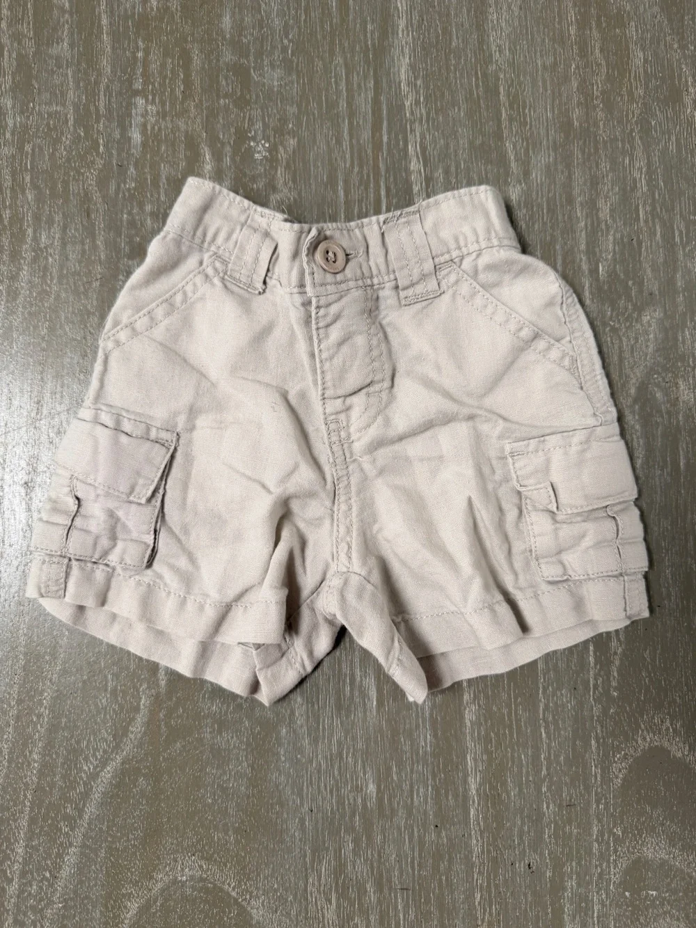 Baby Gap infant boys khaki color linen cargo short.